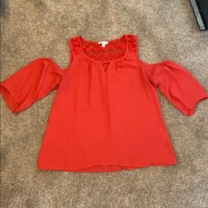 Cute no shoulder shirt